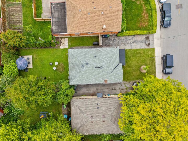 Property Photo: 6 Barrett Road ON M4B 1V9