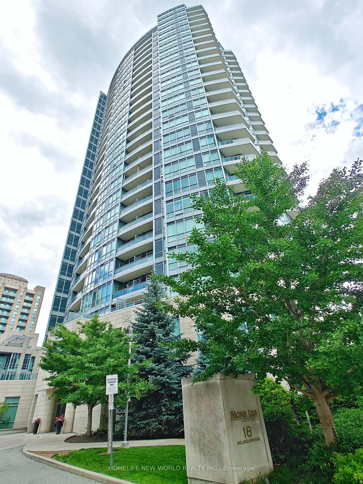 Property Photo:  18 Holmes Avenue Lph07  ON M2N 0E1 