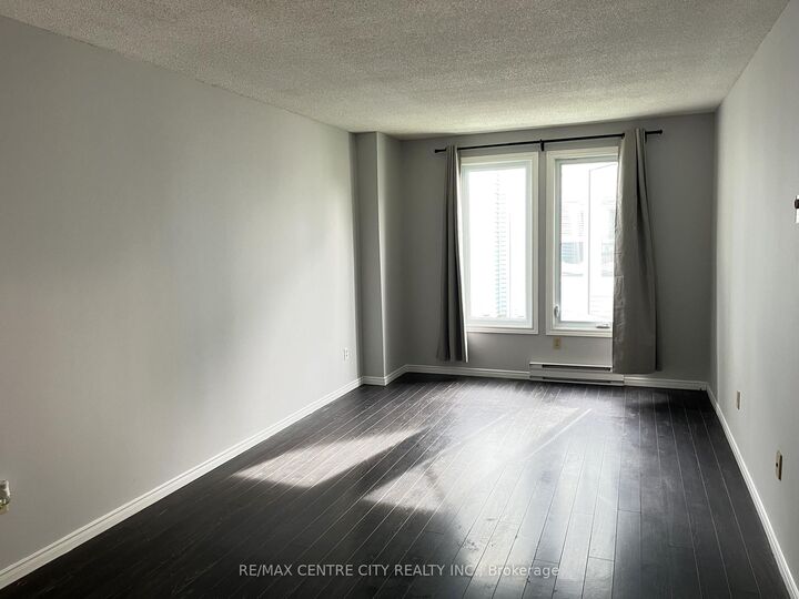 Property Photo: 3 Brantwood Park Road Unit C ON N3P 1Y3