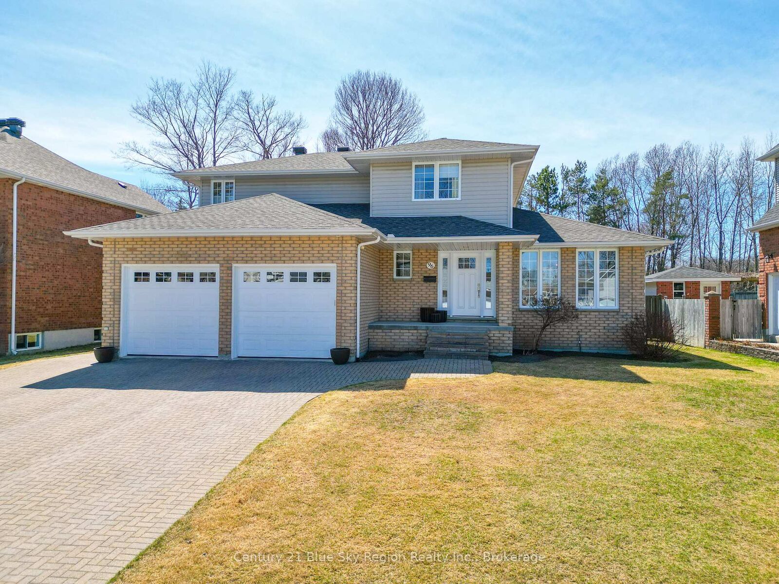 Photo de la propriété:  96 Janey Avenue  ON P1C 1M6 