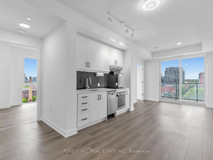 Property Photo: 9 Tecumseth Street 807 ON M5V 0S5