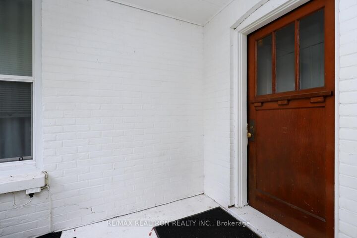 Property Photo: 18-20 Reuben Street ON L4G 2M2