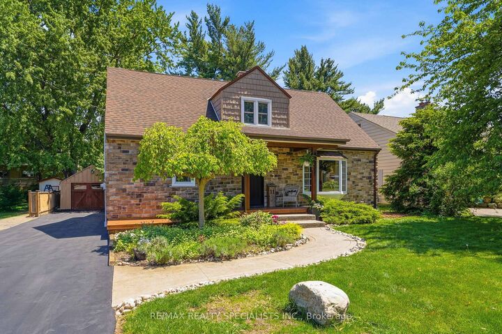 Property Photo: 11 Kingsway Boulevard ON L3M 3E4
