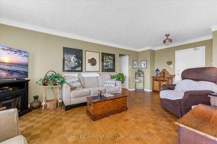 Property Photo: 35 Towering Heights Boulevard 1007 ON L2T 3G8