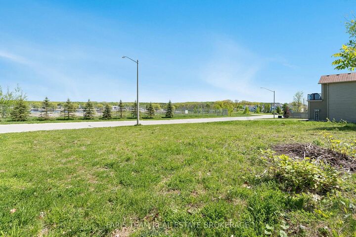 Property Photo:  722 Aberdeen Boulevard  ON L4R 5P1 