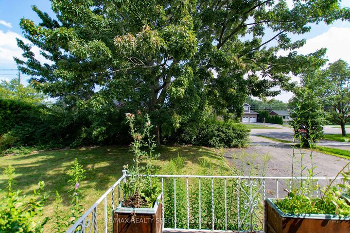 Property Photo: 1319 Rebecca Street ON L6L 1Z3