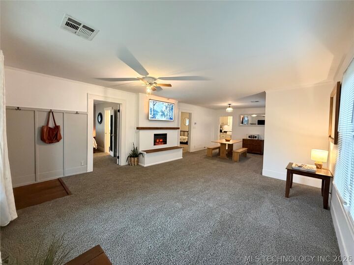 Property Photo: 1002 E Walnut Street OK 74023