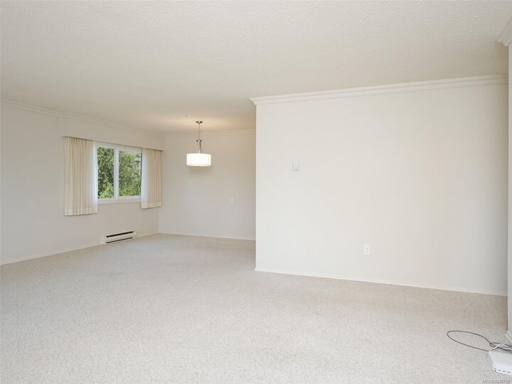 Property Photo: 2340 Oak Bay Ave #302 BC V8R 1G9