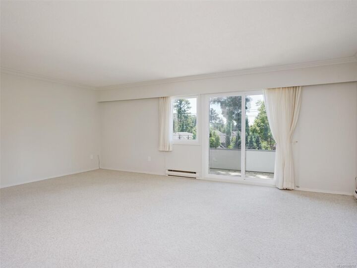 Property Photo: 2340 Oak Bay Ave #302 BC V8R 1G9