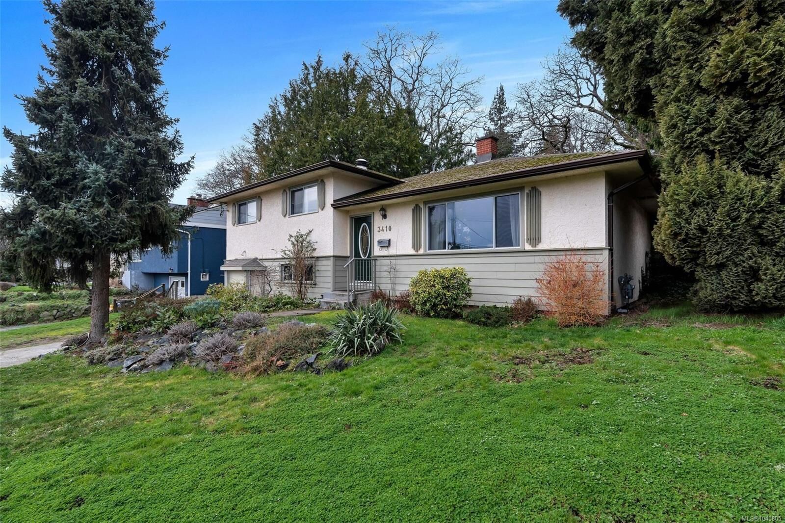 Property Photo: 3410 Browning St BC V8P 4E1