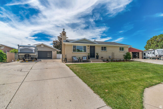Property Photo: 7222 S Robin Way W UT 84084