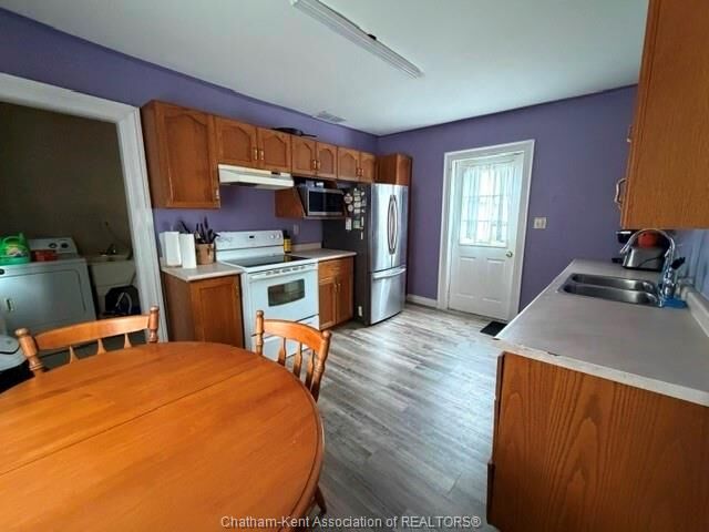 Property Photo: 303 Wellington Street West ON N7M 1K2