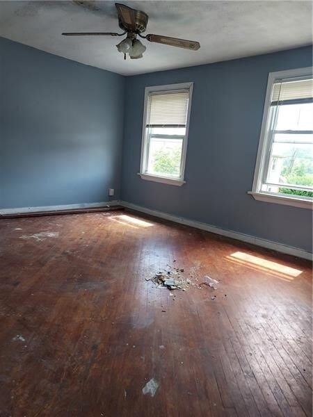 Property Photo:  932 Vankirk St  PA 15025 