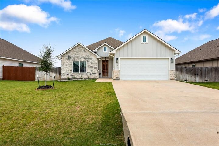 Property Photo:  401 Brazos Bend  TX 77878 