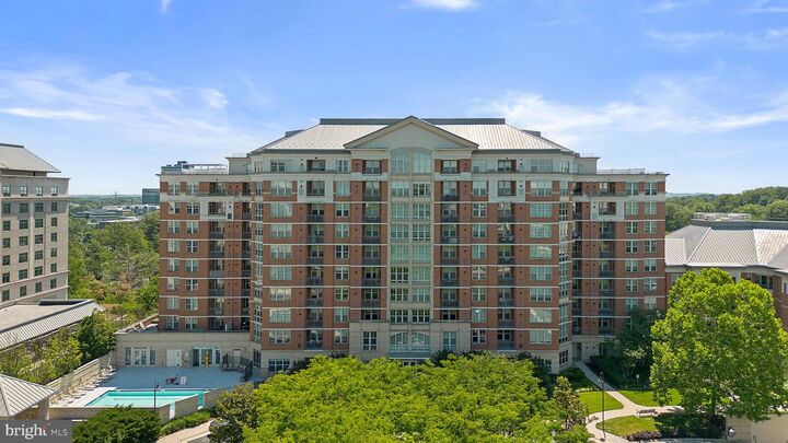 Property Photo: 11760 Sunrise Valley Drive 905 VA 20191