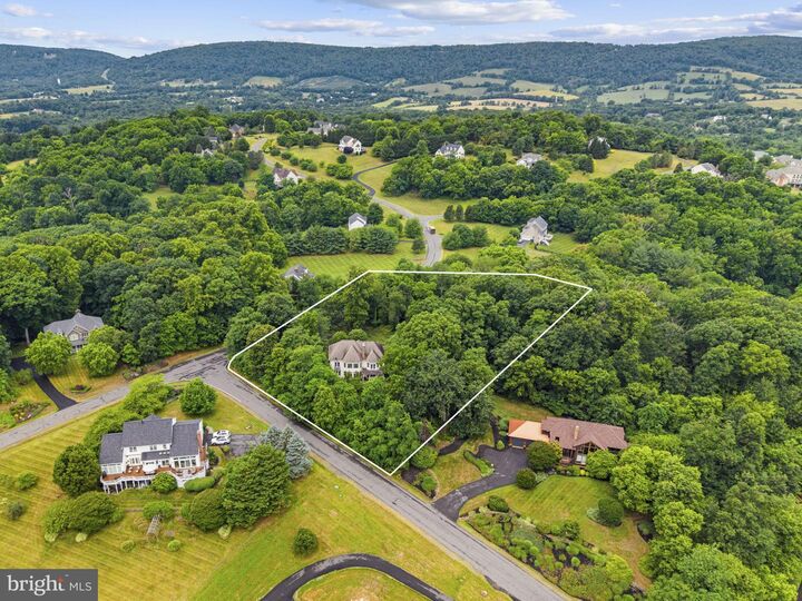 Property Photo:  17951 Stoneleigh Drive  VA 20141 