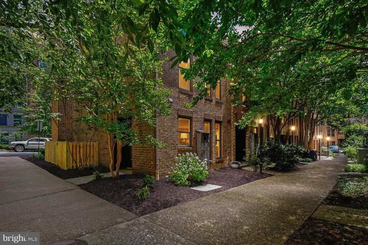 Property Photo:  4413 7th Street N  VA 22203 