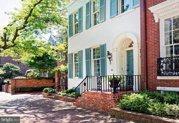 Property Photo: 516 Duke Street VA 22314