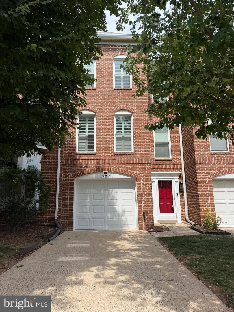 Property Photo:  12087 Edgemere Circle  VA 20190 