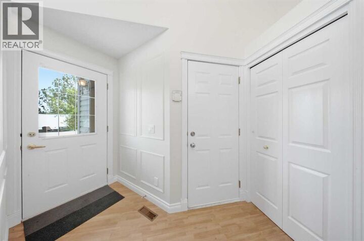 Property Photo:  33 Martin Crossing Green Northeast  AB T3J 3P1 