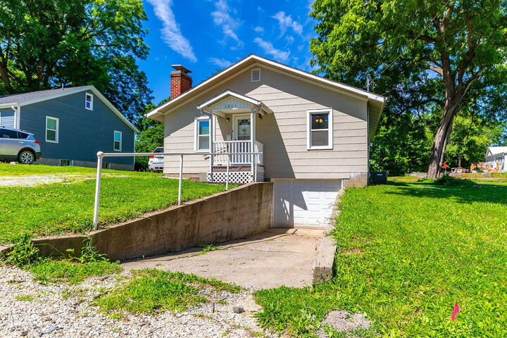 Property Photo: 1211 4th St MO 65233