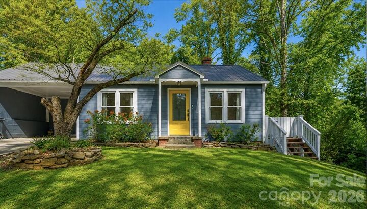 Property Photo: 325 Dogwood Lane NC 28752