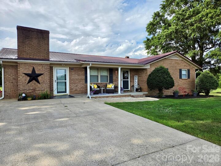 Property Photo:  1316 Drumstand Road  NC 28678 