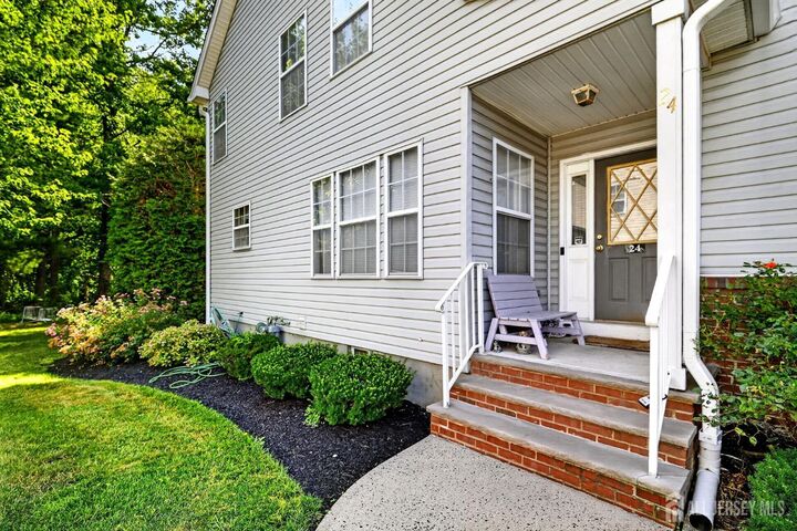 Property Photo:  24 Amy Drive  NJ 08902 