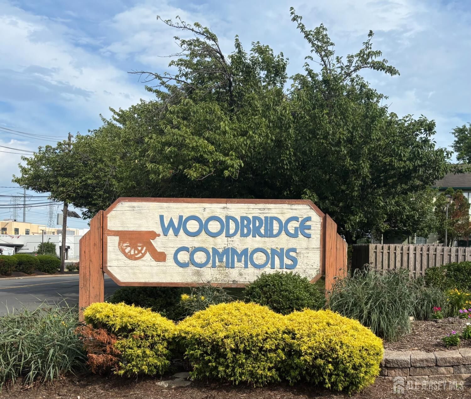 Property Photo:  1104 Woodbridge Commons Way  NJ 08830 