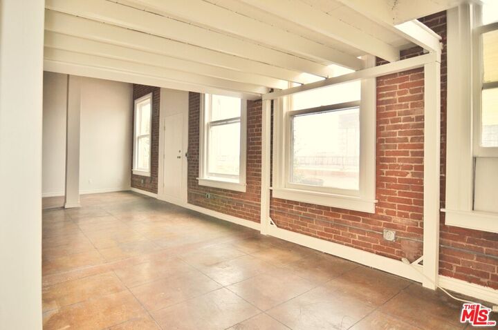 Property Photo: 215 W 7th St CA 90014