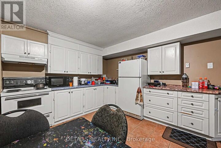 Property Photo:  816 Willow Avenue  ON K1E 1C7 