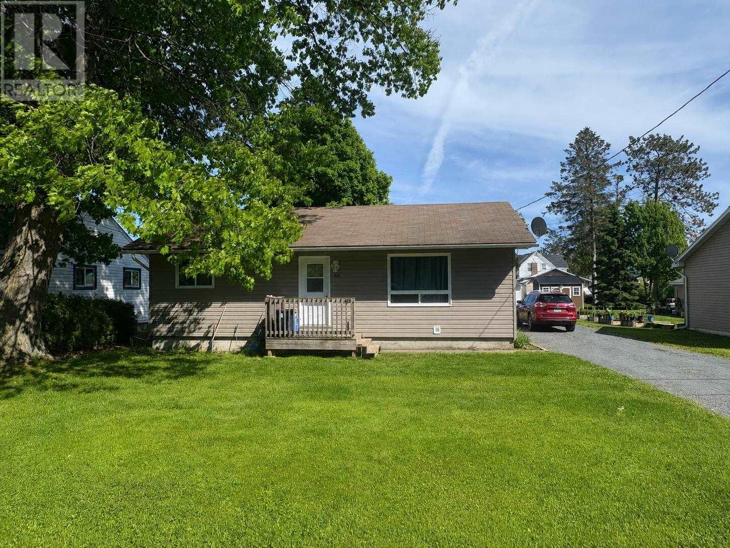 Property Photo:  233 Federation St  ON P0R 1L0 