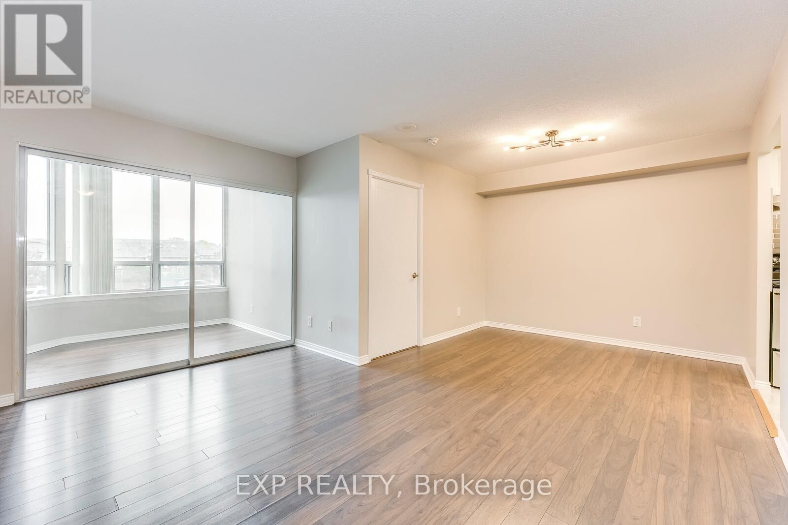 Property Photo: 135 Hillcrest Avenue 205 ON L5B 4B1