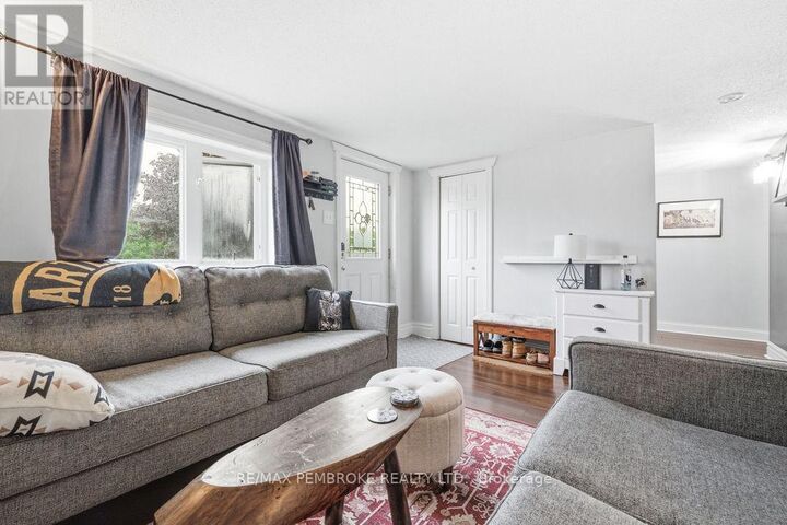 Property Photo:  1 Violet Street  ON K8H 2C2 