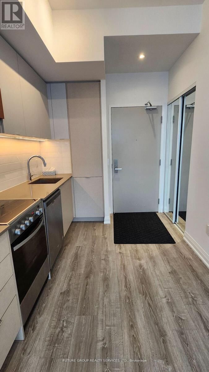 Property Photo: 30 Gibbs Road 3303 ON M9B 0E3