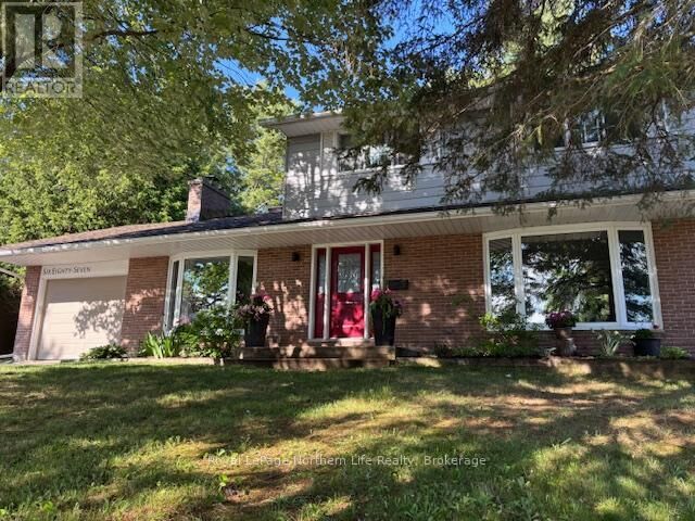 Photo de la propriété: 687 Guinevere Court ON P1A 3M1