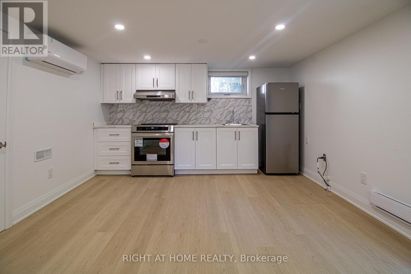Property Photo:  88 Highland Park Boulevard  ON L3T 1B5 