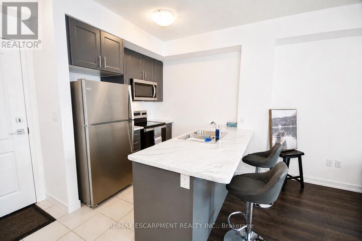 Property Photo:  450 Dundas Street East 404  ON L8B 0L7 