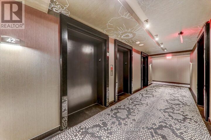 Property Photo:  65 St Mary Street 4209  ON M5S 0A6 