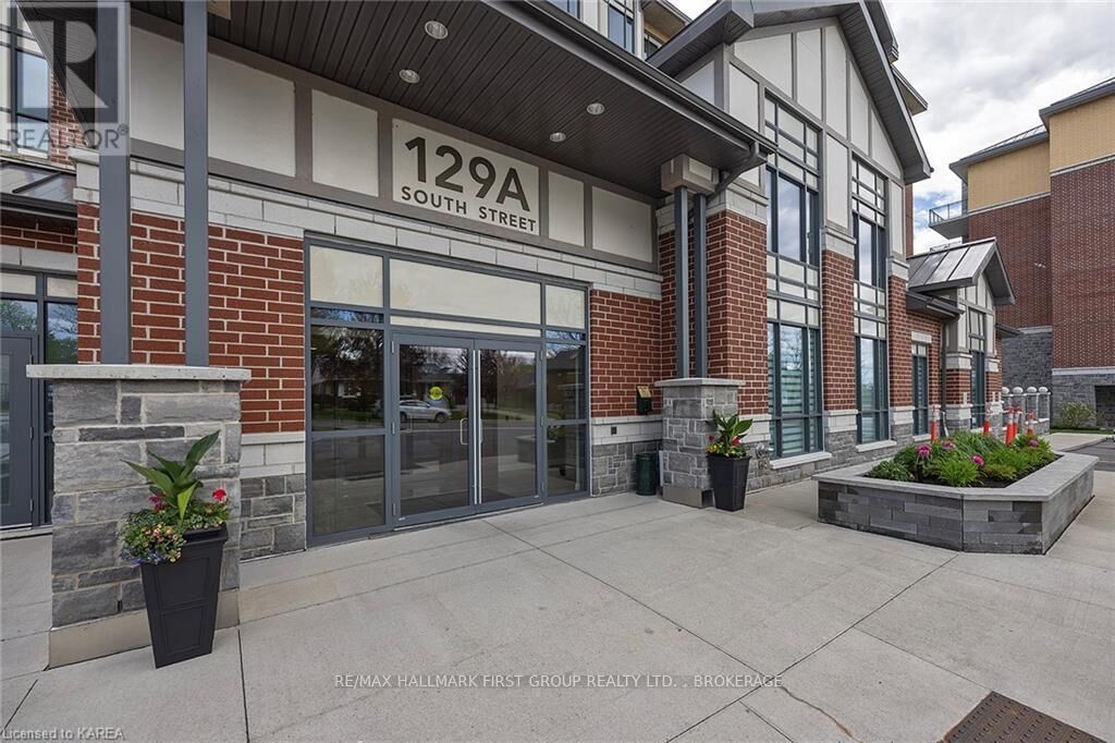 Property Photo:  129A South Street 508  ON K7G 1A4 