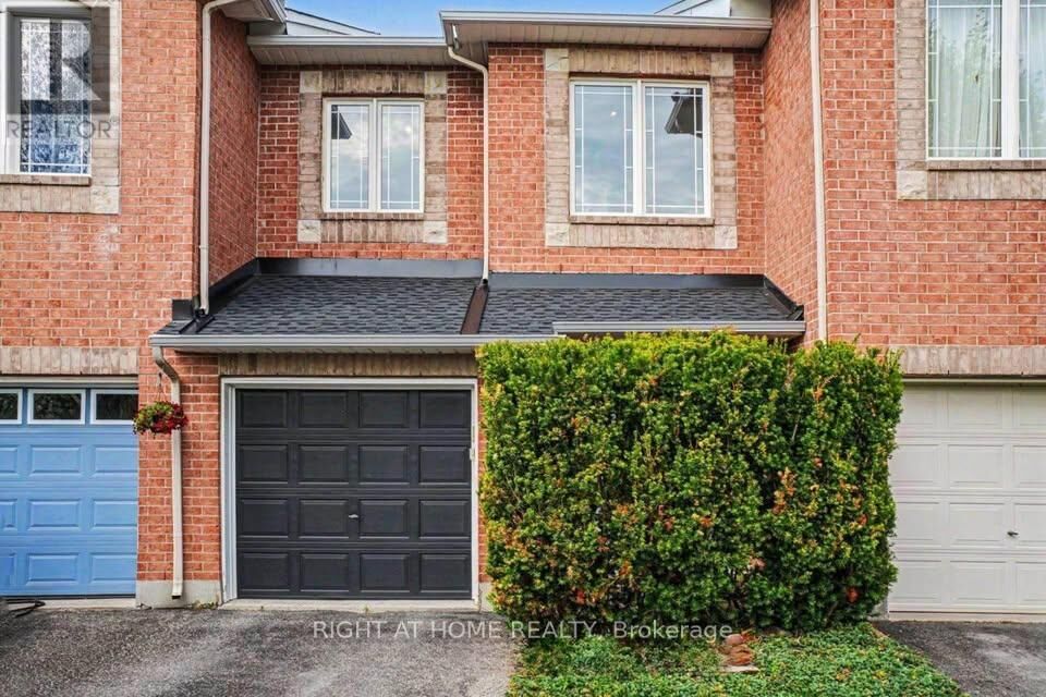 Property Photo:  2064 Dunollie Crescent  ON K2W 1H6 