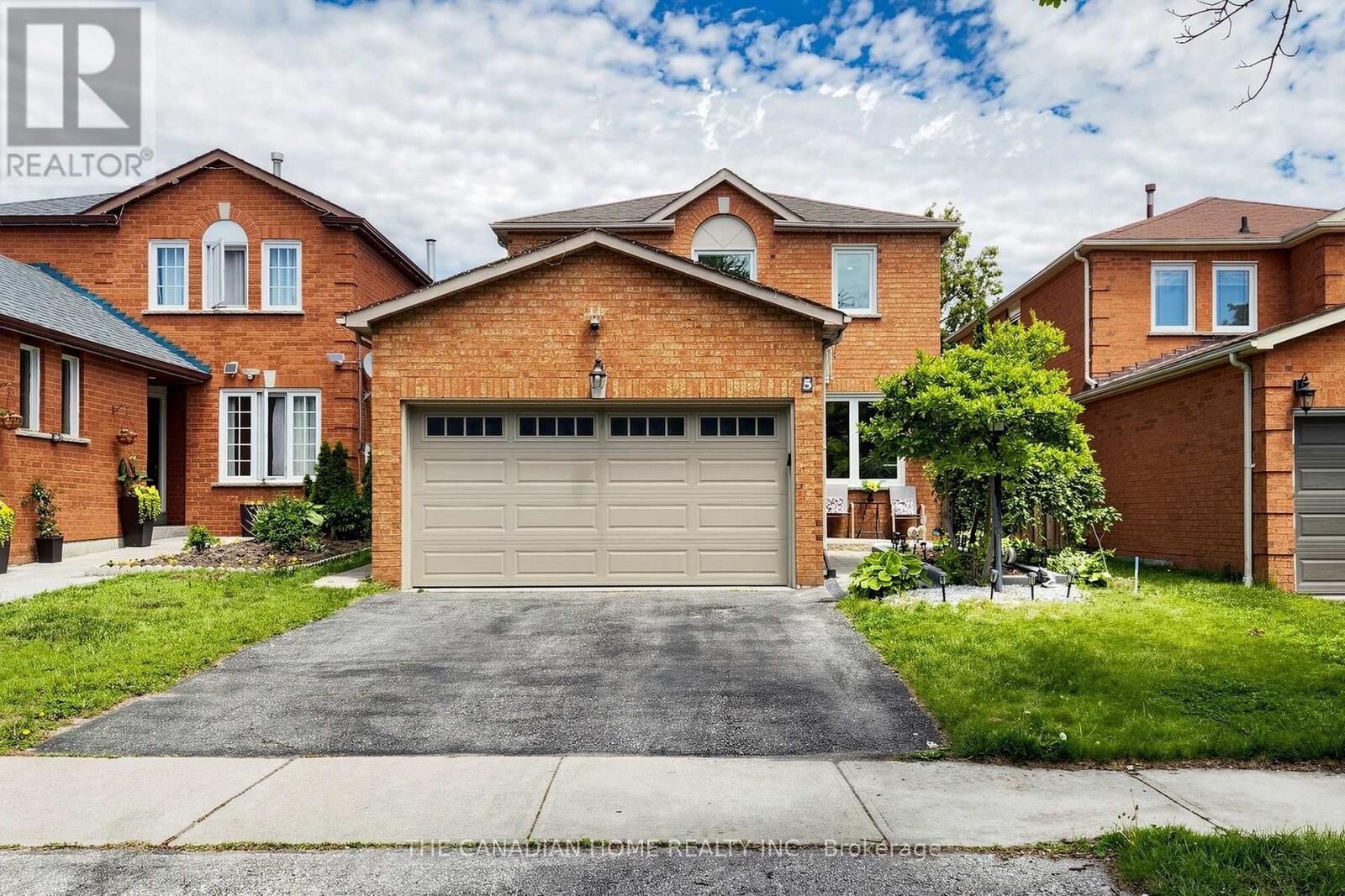 Property Photo:  5 Woodstone Place  ON L1R 1S7 