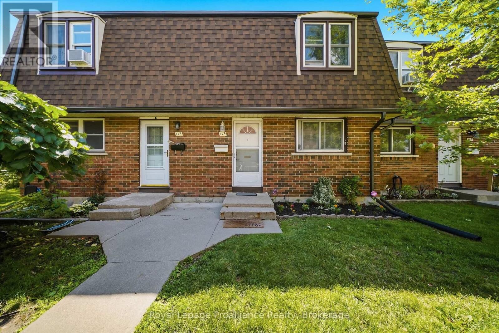 Property Photo: 19 Prince Of Wales Drive B ON K8P 2T5