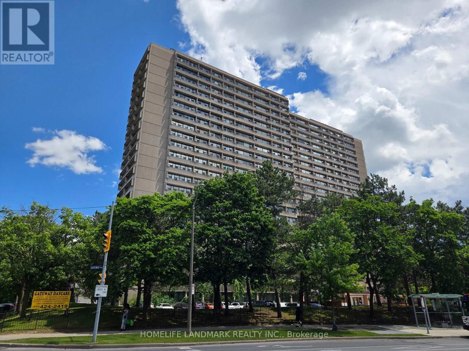 Property Photo:  100 Leeward Glenway 301  ON M3C 2Z1 