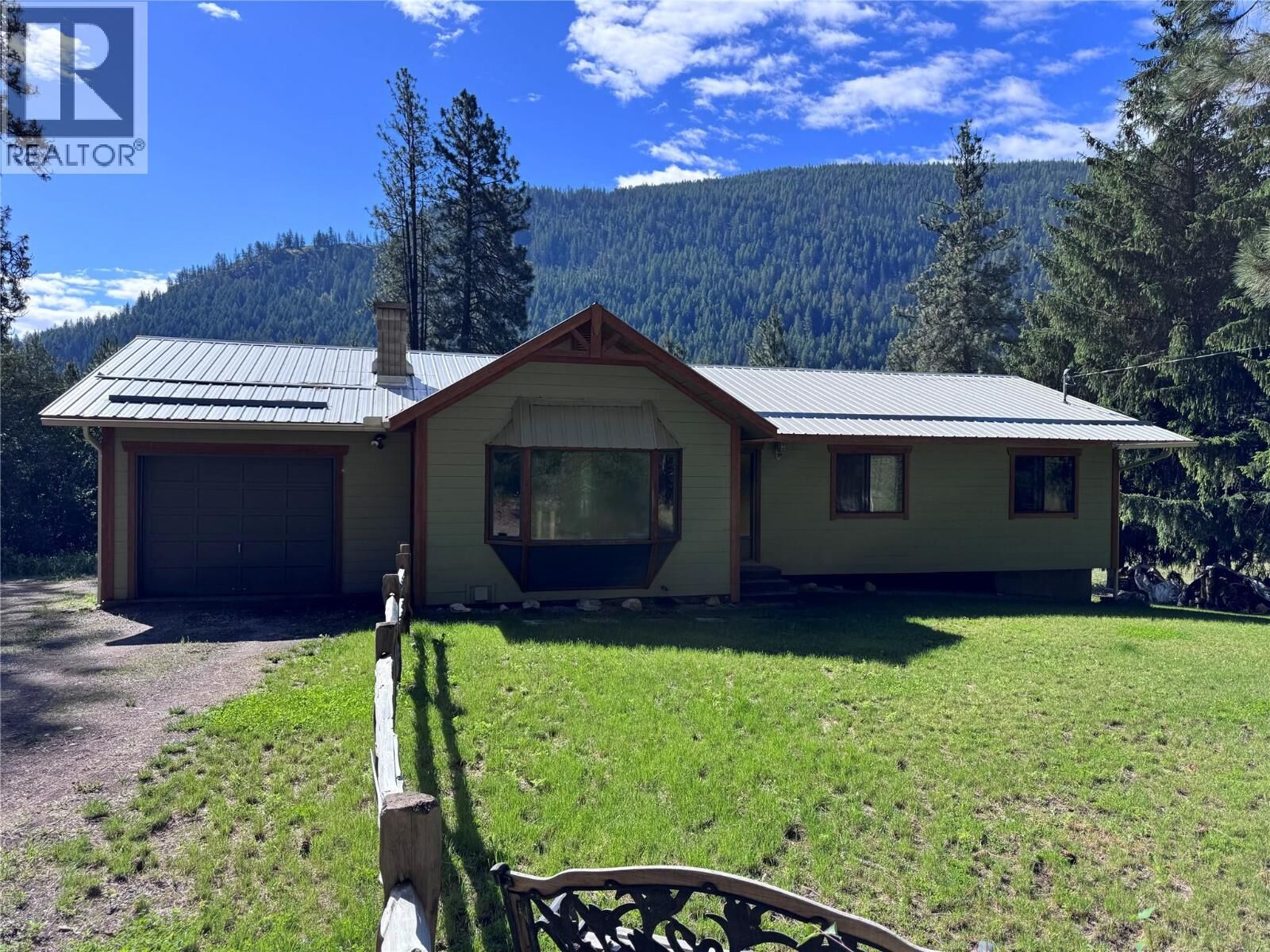 Property Photo: 725 3 Highway BC V0H 1E0