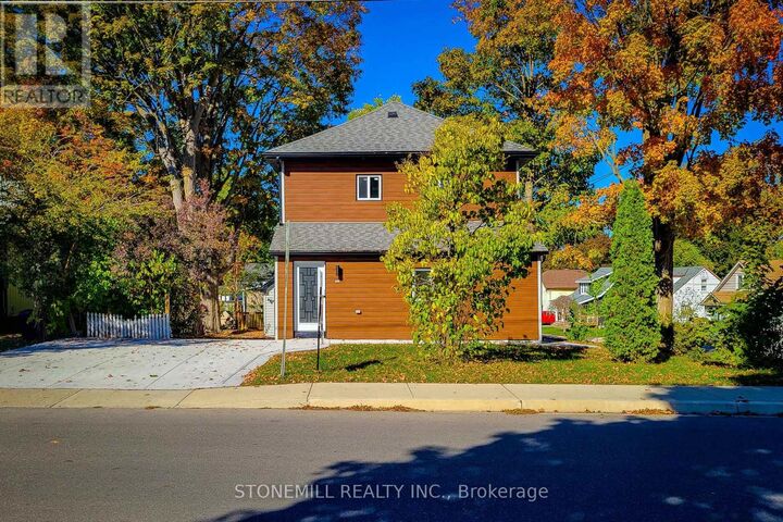 Property Photo: 727 College Avenue ON N4S 2C7