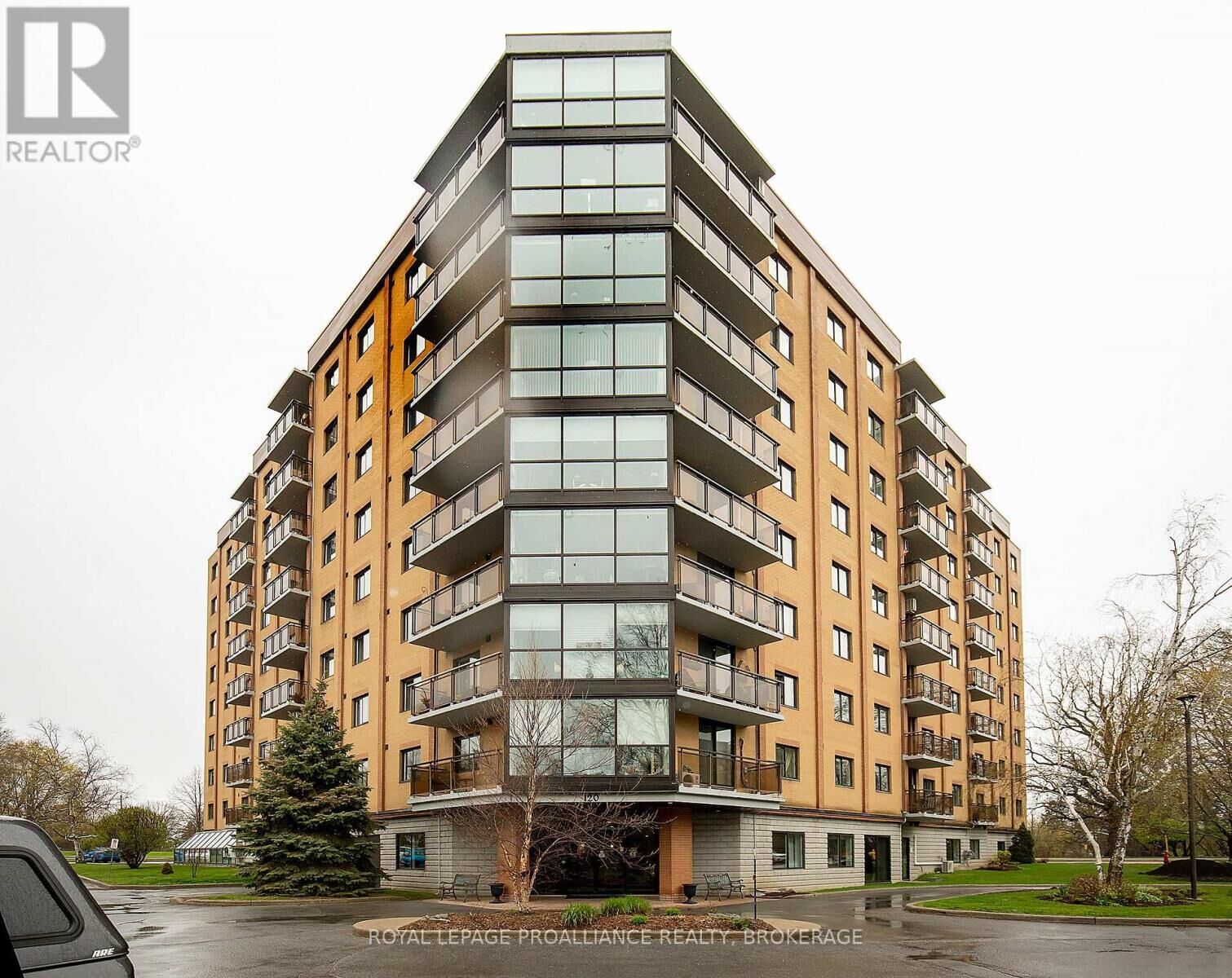 Property Photo:  120 Barrett Court 305  ON K7L 5H6 