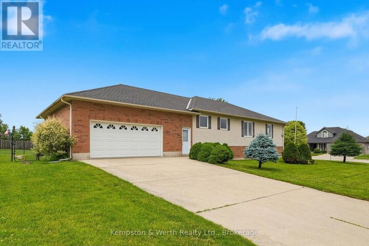 Property Photo:  900 Boyd Avenue  ON N4W 3V5 