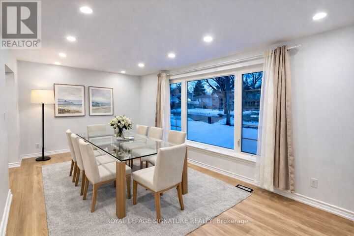 Photo de la propriété: 14 Glentworth Road ON M2J 2E6