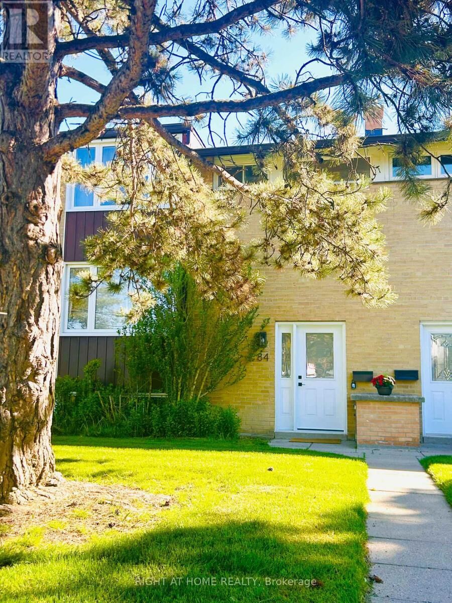 Property Photo: 84 Barber Greene Road 25 ON M3C 1Z9